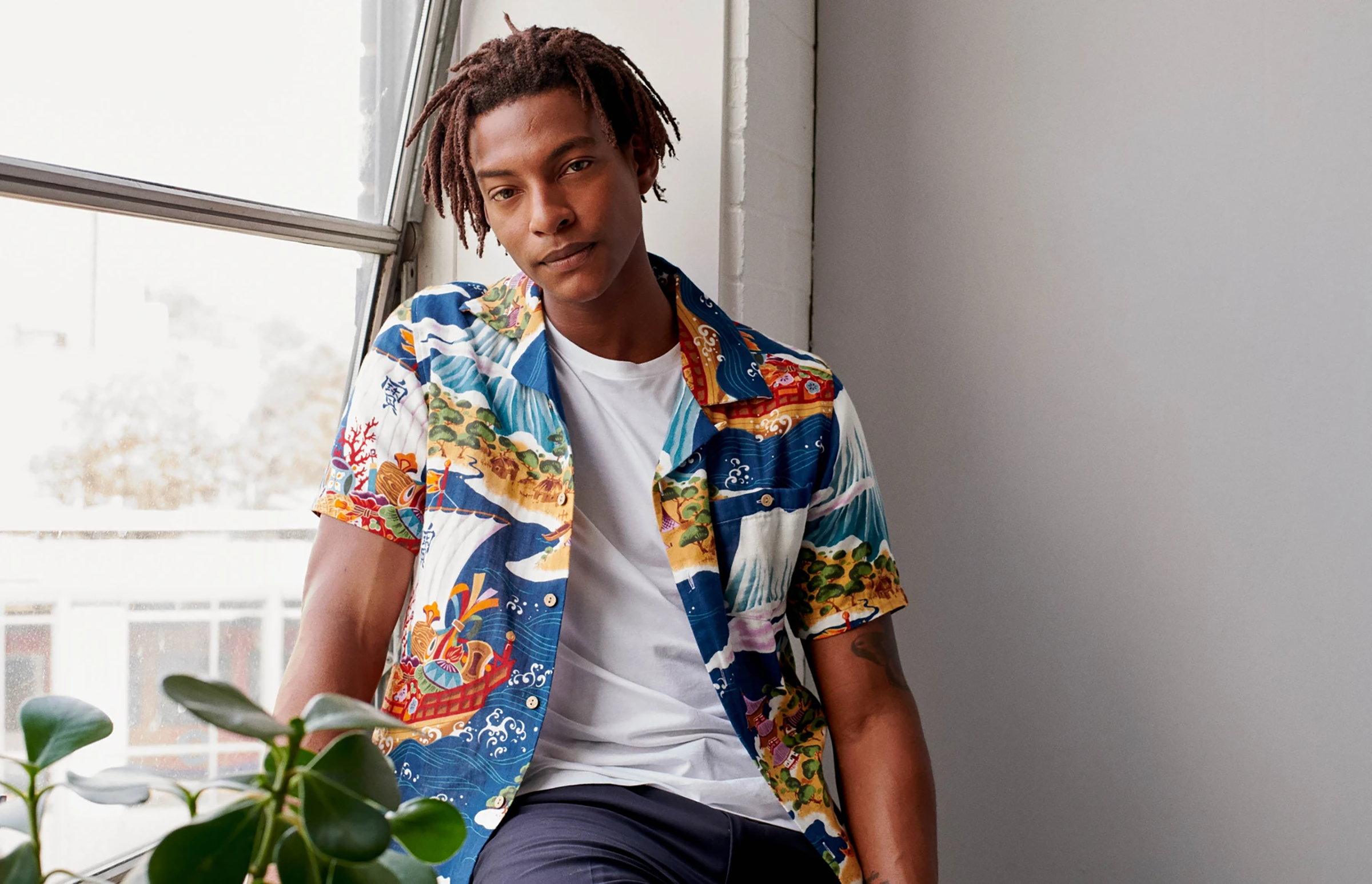 How To Wear A Hawaiian Shirt With Style And Confidence 7 How To Style A Hawaiian Shirt To Rock Your Vacation ...